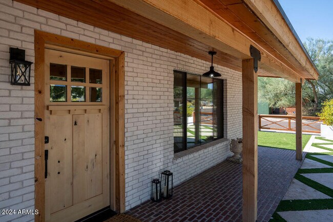 Building Photo - 2301 E Osborn Rd