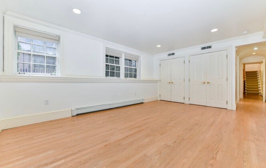 Building Photo - 458 Beacon St