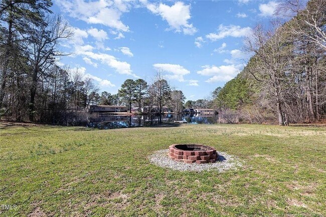 Building Photo - 18 5 Ponds Dr