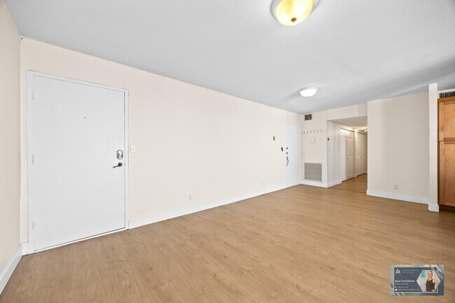 Building Photo - 137 Golden Isles Dr