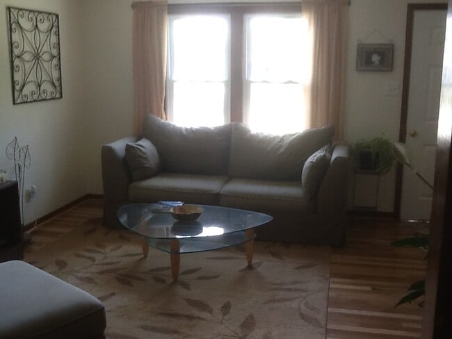 Building Photo - 303 Mac Murdo St