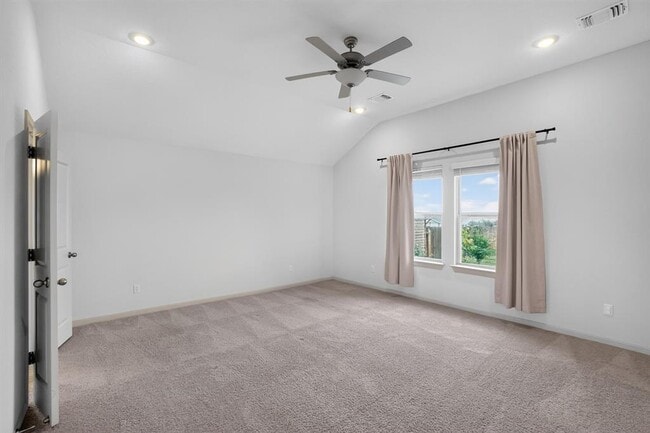 Building Photo - 105 Greenway Dr