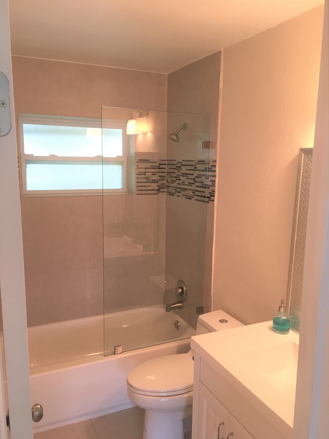 Building Photo - 123 SW 13th St