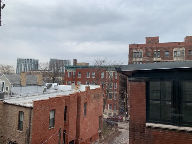Building Photo - 537 W Deming Pl