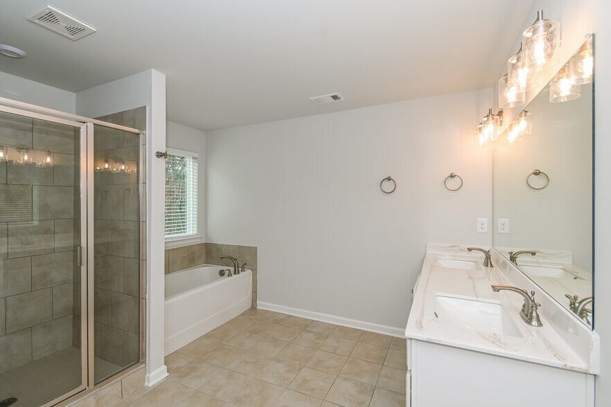 Building Photo - 1065 Shadow Glen Dr