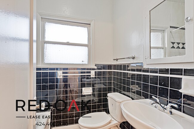 Building Photo - 516-514 S St Andrews Pl