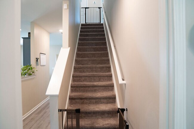 Building Photo - 114 Great Bend Dr