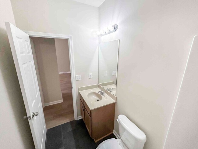 Building Photo - Immaculate 4 BR/3 BA Traditional in Acworth!