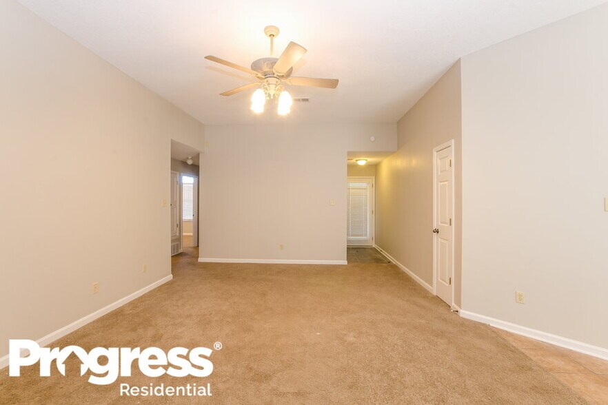Building Photo - 40 Spring Valley Dr