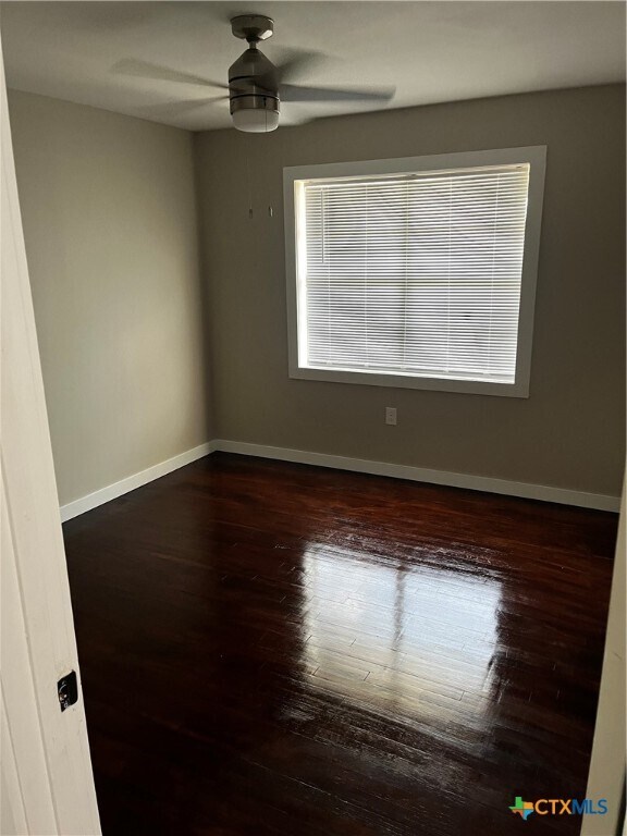 Building Photo - 702 E Stayton Ave