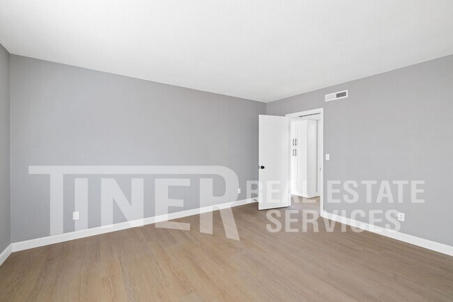 Building Photo - 4711 Large Oak Ct