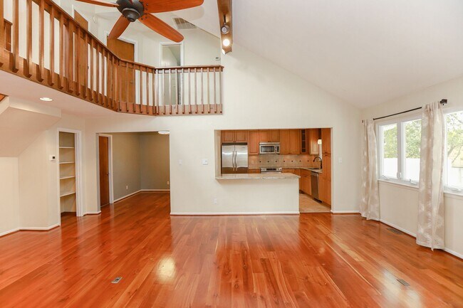 Building Photo - Luxurious home rental in Broad Bay Islands!