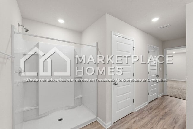 Building Photo - 7504 Delancey St