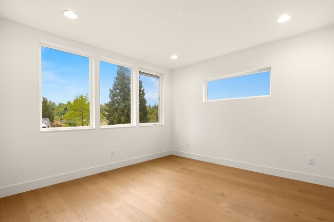 Building Photo - Gorgeous Urban Madrona 3-bedroom home