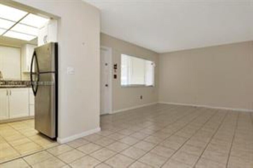 Building Photo - 2101 NE 68th St