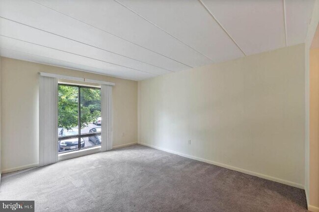 Building Photo - 114 Roberts Ln