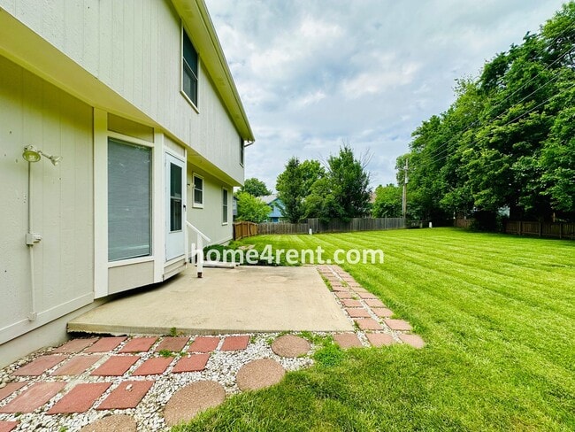 Building Photo - Blue Valley Schools w/ Hardwood Floors and...