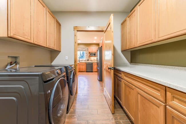 Building Photo - 3 Bed 2.5 Bath Home in the Hills