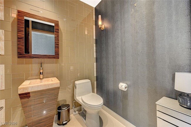 Building Photo - 3750 S Las Vegas Blvd