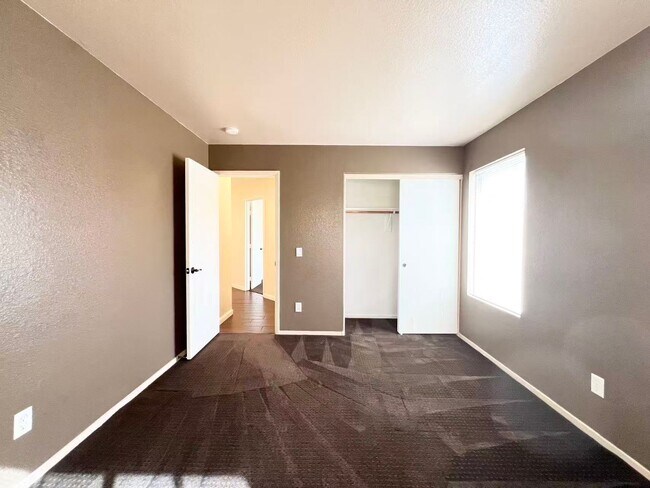 Building Photo - 10996 Crispinio St