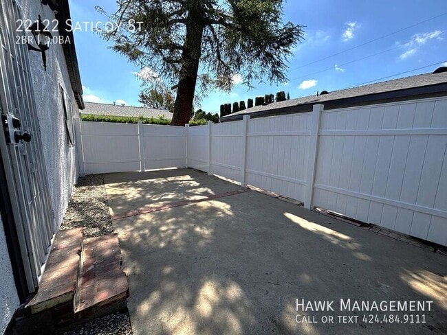 Building Photo - 22122 Saticoy St
