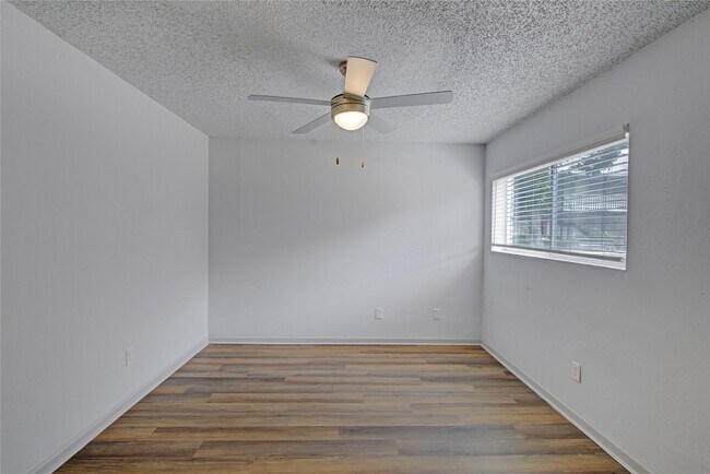 Building Photo - 800 Heights Blvd
