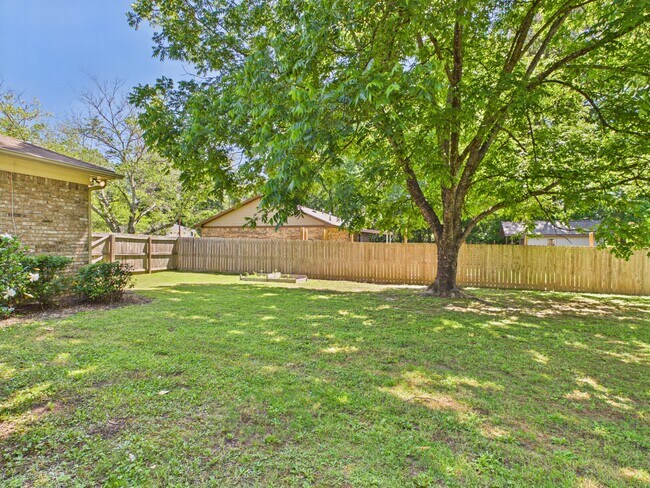 Building Photo - 1332 Autumnridge Dr
