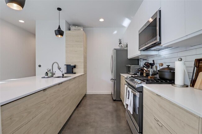 Building Photo - 2709 E 14th St