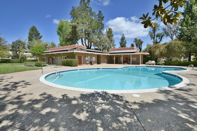 Building Photo - Beautiful Updated 3 Bedroom 2.5 Bath Townhouse in Desirable Cupertino Community!