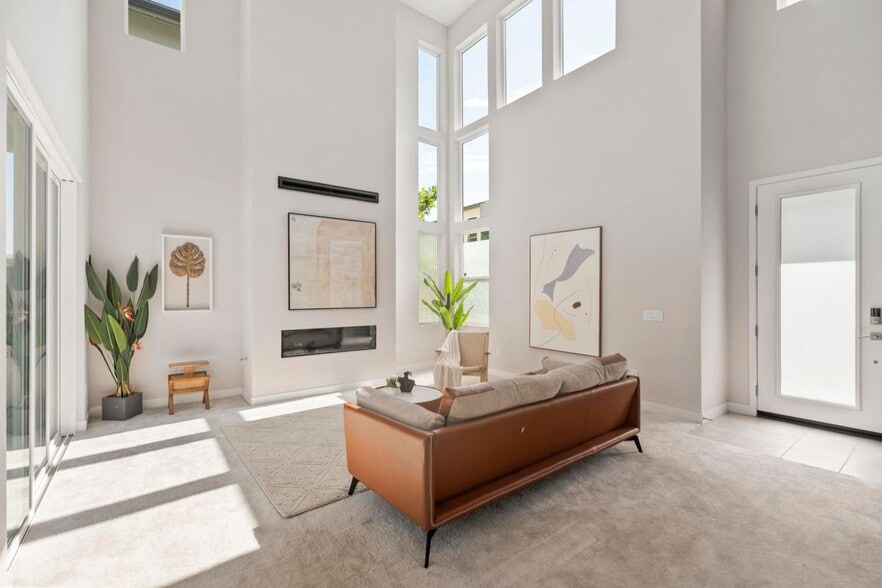 Building Photo - 151 Holliston