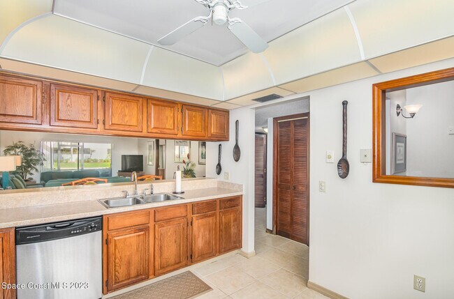 Building Photo - 1950 Atlantic St