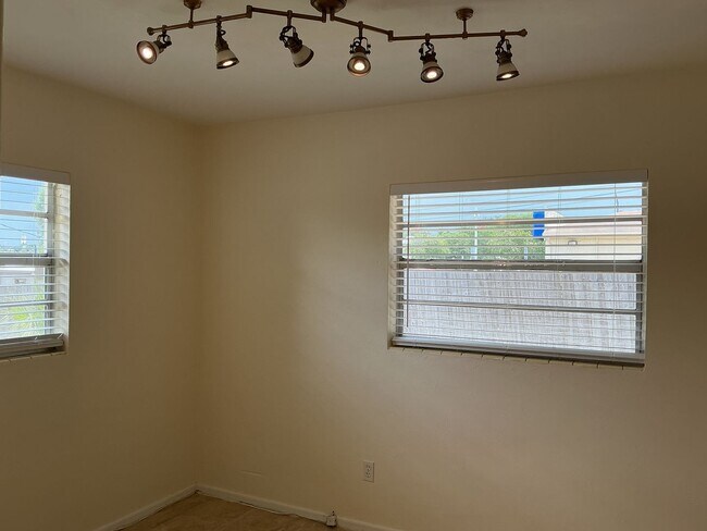 Building Photo - 2BR Home Near Merchants Walk, Walmart & Polk Parkway