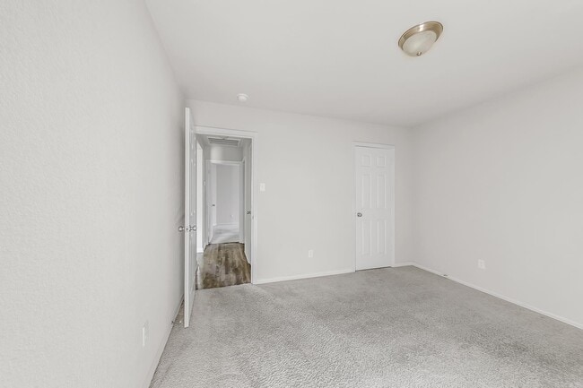 Building Photo - 1604 Lil Larry Dr