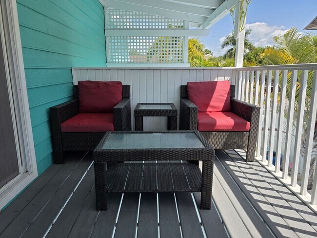 Building Photo - Downtown Gulfport - The Pineapple House