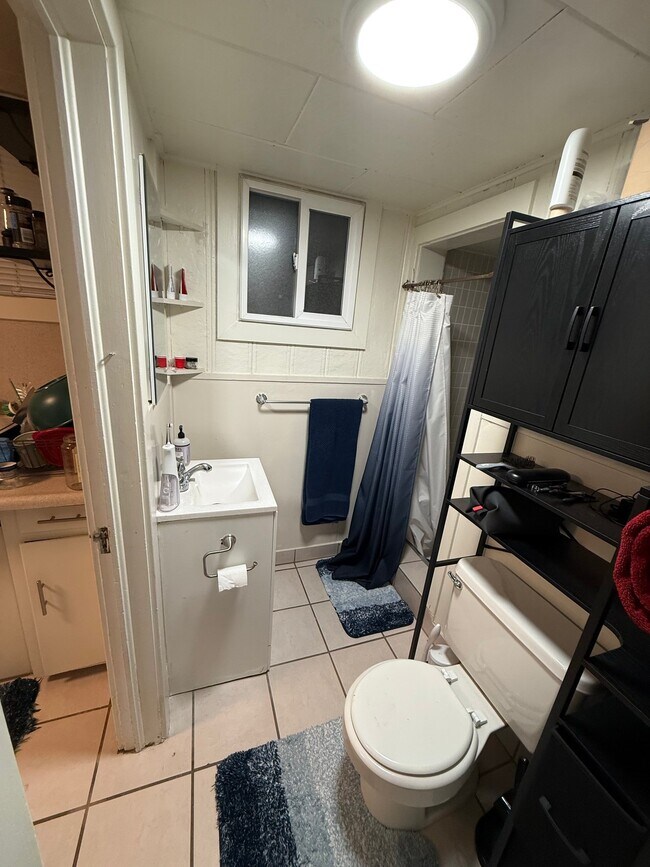 Building Photo - 1067 S 400 E
