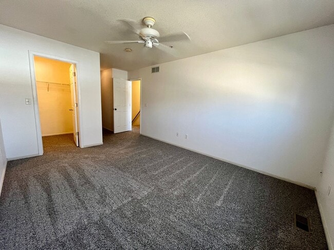 Building Photo - Adorable 3 story, 3BR/3.5BA Townhome w/ detached garage!