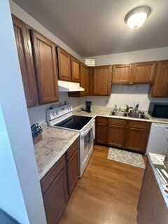 Kitchen - 636 Dundee Ln