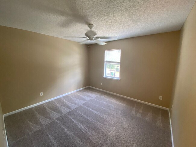 Building Photo - 5422 Waverly Lynn Ln