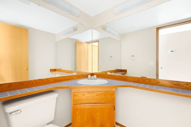 Building Photo - Beautiful and Bright 3 Bedroom Home in Klahanie