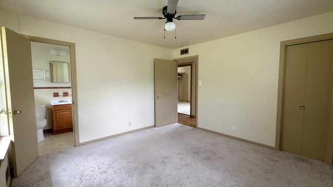 Building Photo - 1805 Waterloo Ave