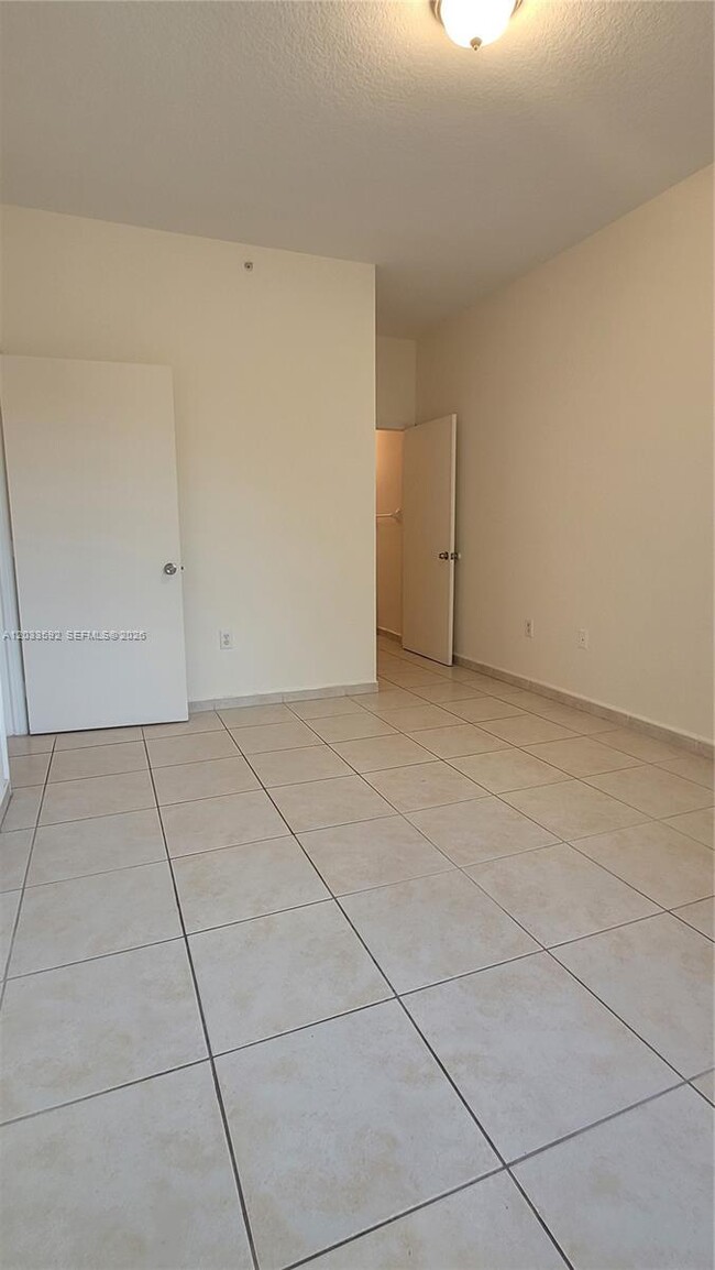 Building Photo - 7280 NW 114th Ave