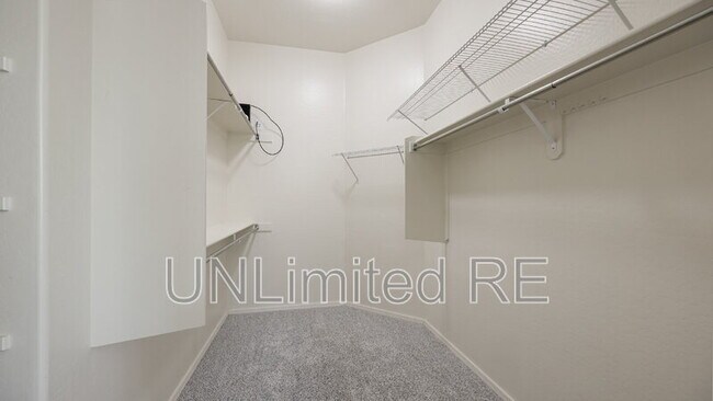 Building Photo - 937 N Gomez St