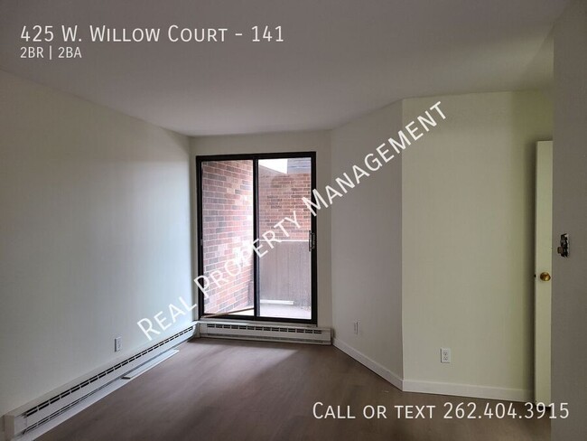 Building Photo - Spacious 2 Bedroom Condo minutes from Lake...