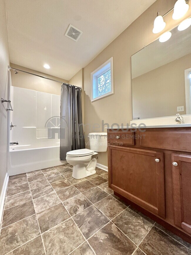 Building Photo - 4824 Kennebeck Ave