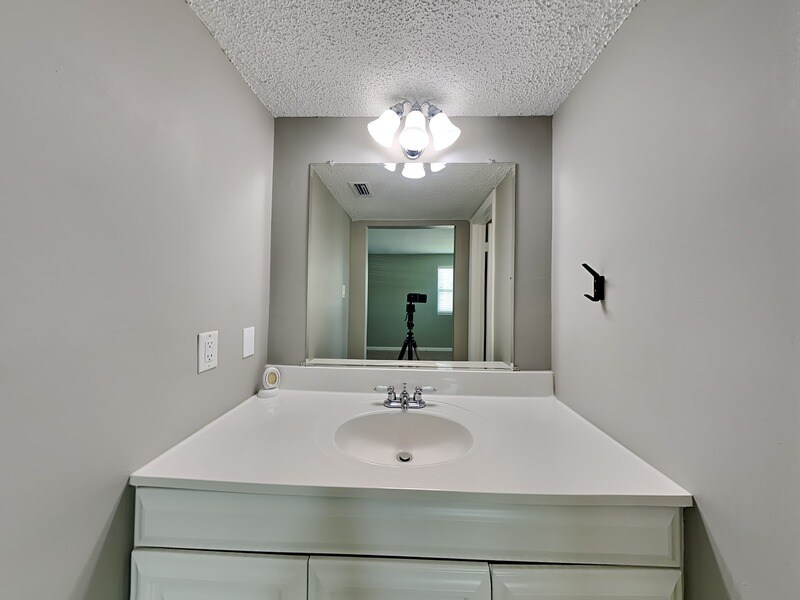 Building Photo - 1500 Gay Rd