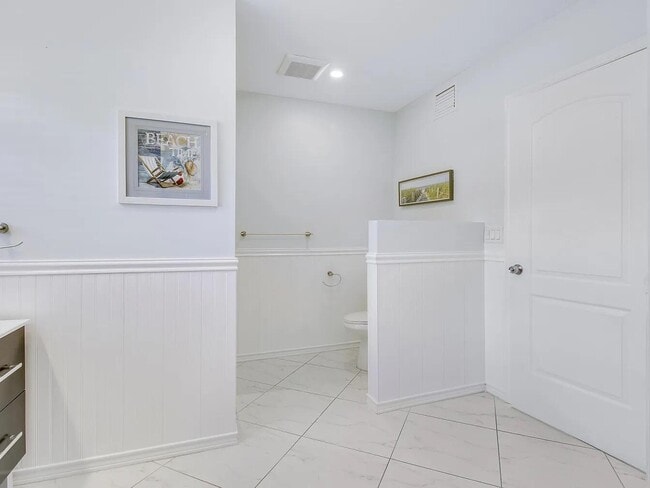 Building Photo - 1310 Manor Dr