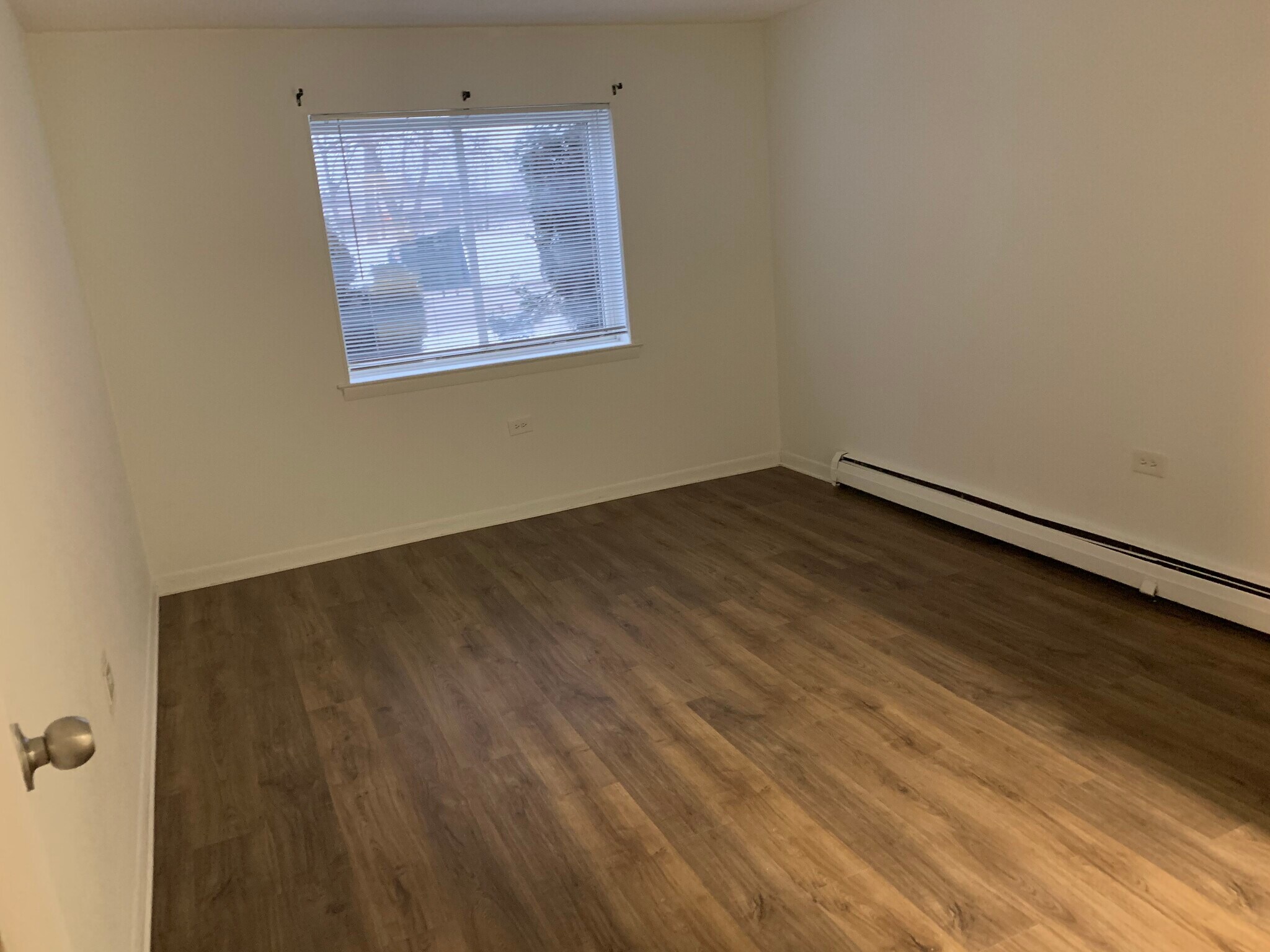 Building Photo - 1227 E Long Valley Dr