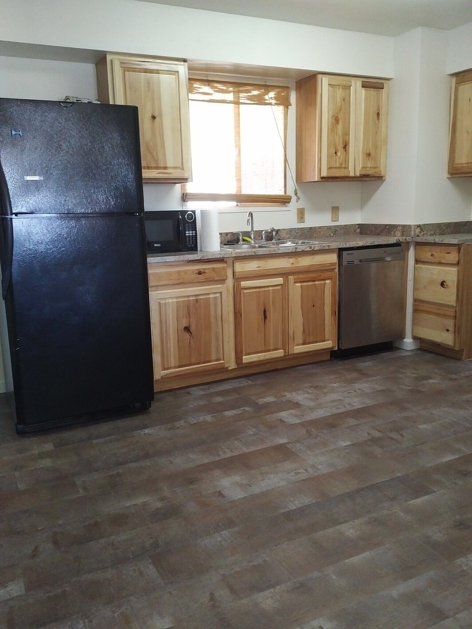 Building Photo - 715 W 18th St