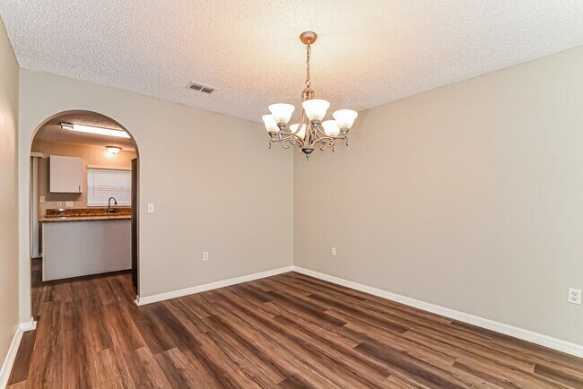 Building Photo - 117 Sterling Pine St