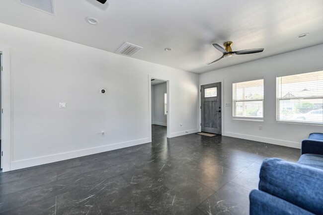 Building Photo - 2111 35th St